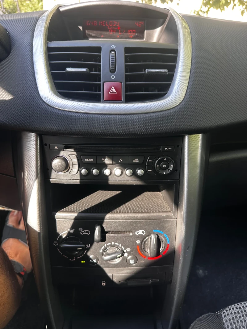 Peugeot 207, снимка 7 - Автомобили и джипове - 49741940