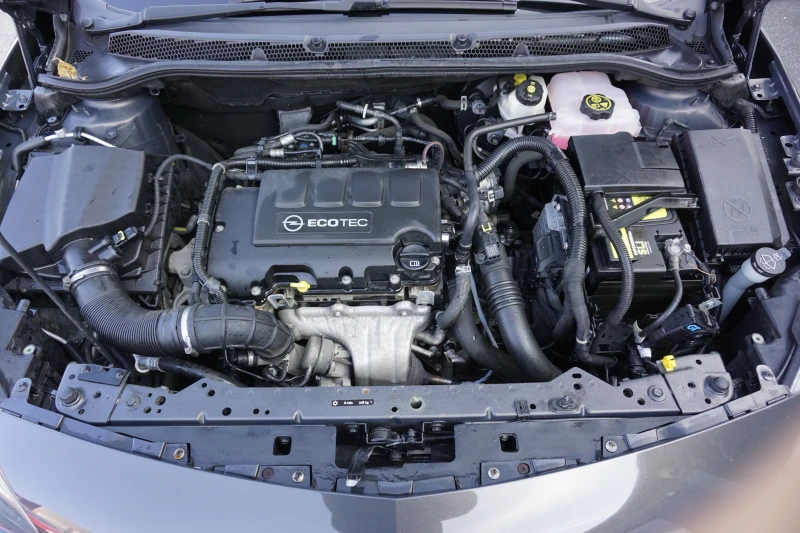 Opel Astra 1.4/135х.км/COSMO/ХЕЧБЕК, снимка 9 - Автомобили и джипове - 52857635