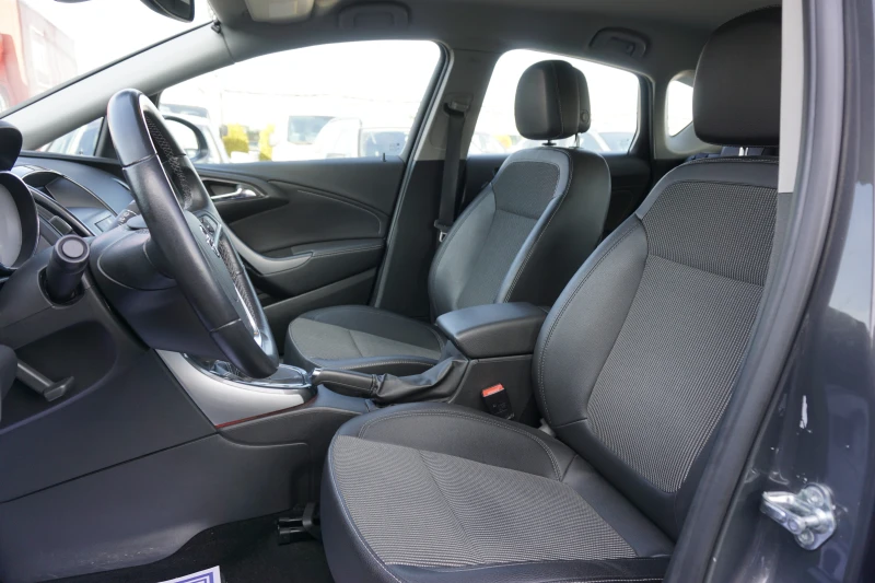 Opel Astra 1.4/135х.км/COSMO/ХЕЧБЕК, снимка 14 - Автомобили и джипове - 52857635