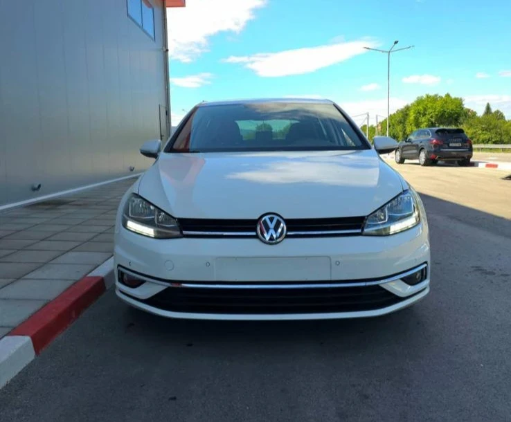 VW Golf Face-lift 116 hp LED Digital virtual cockpit , снимка 2 - Автомобили и джипове - 53215836