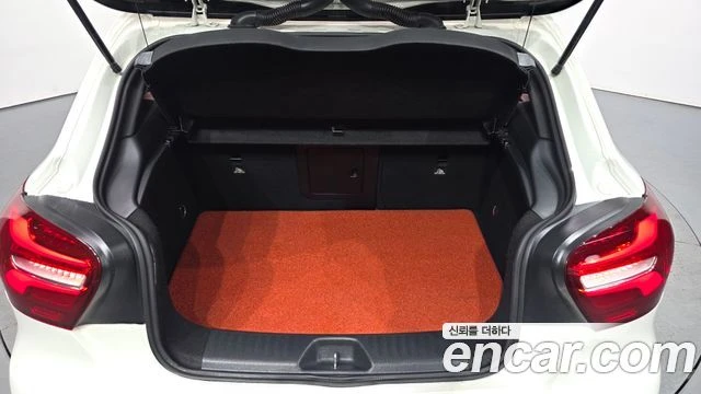 Mercedes-Benz A45 AMG ПОДГРЕВ* НАВИГАЦИЯ* , снимка 12 - Автомобили и джипове - 54712712