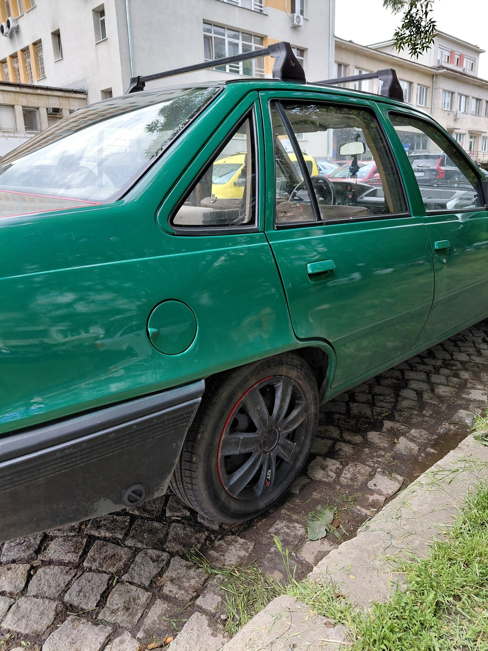 Opel Kadett седан, снимка 5 - Автомобили и джипове - 53482273