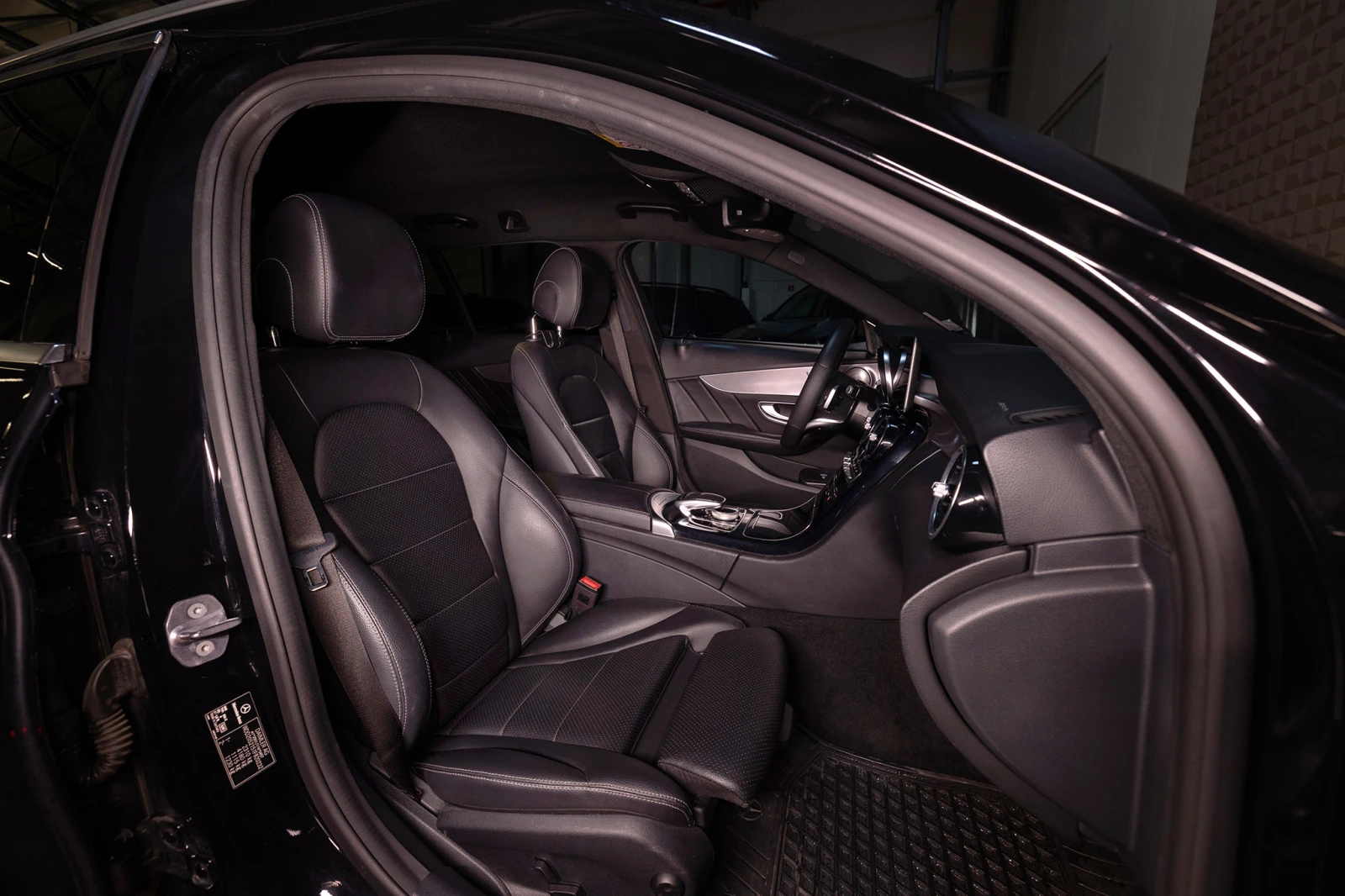 Mercedes-Benz C 220 D 4MATIC 9G-Tronic * Line Assist * Burmaster * 360 - изображение 10