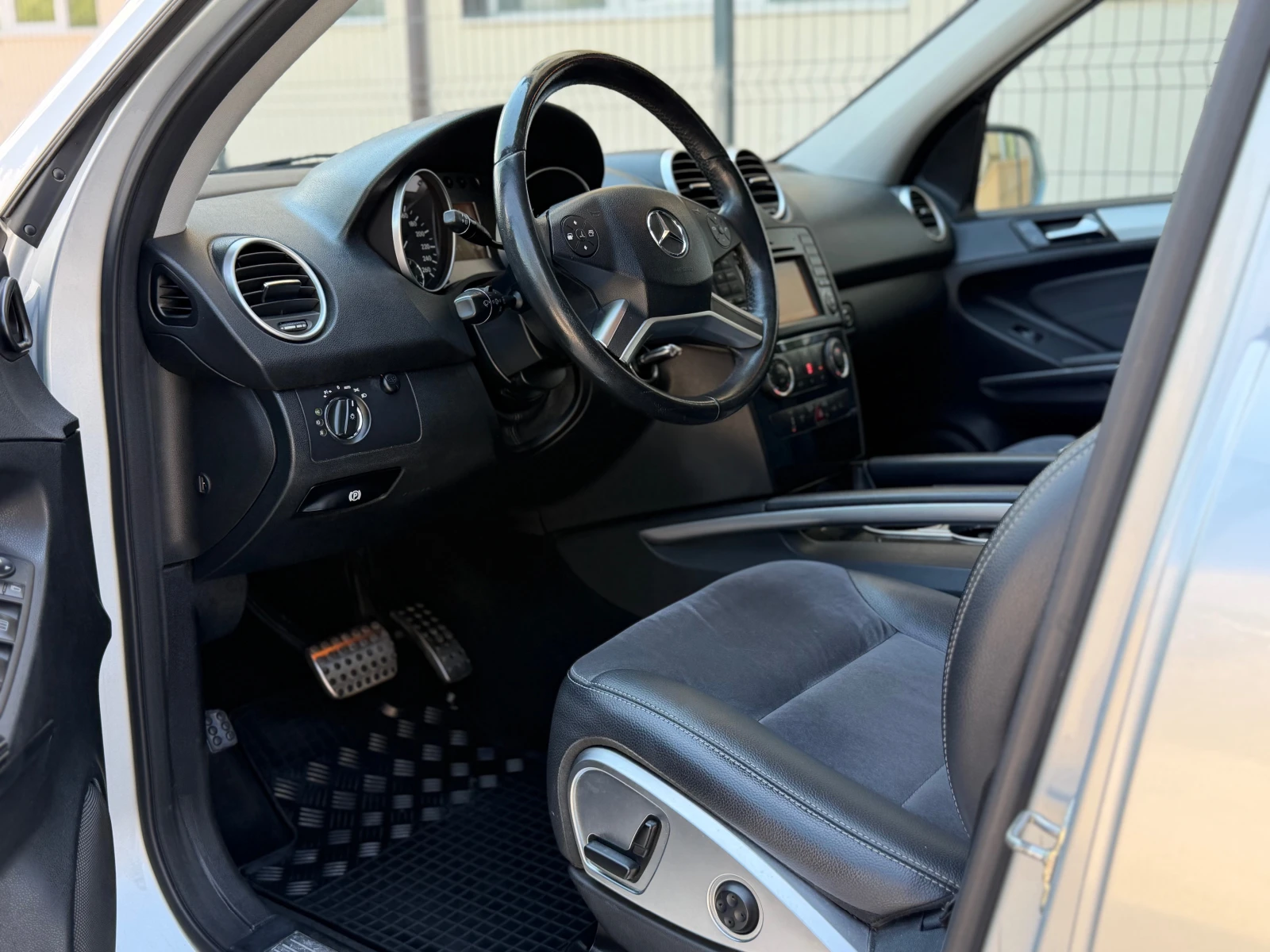 Mercedes-Benz ML 280 * ИТАЛИЯ* НАПЪЛНО ОБСЛУЖЕН* , снимка 11 - Автомобили и джипове - 54001112