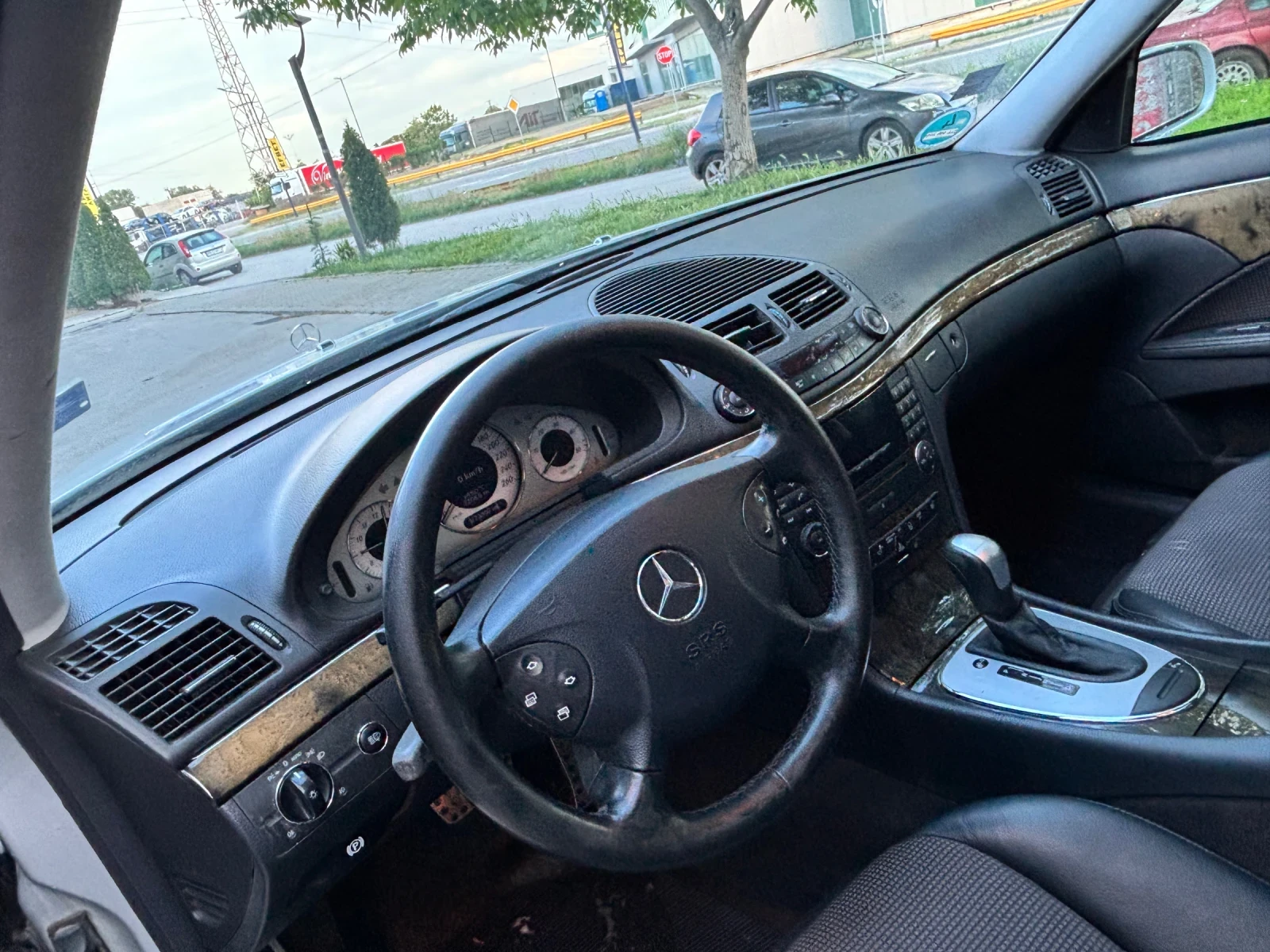 Mercedes-Benz E 270, снимка 5 - Автомобили и джипове - 54544437