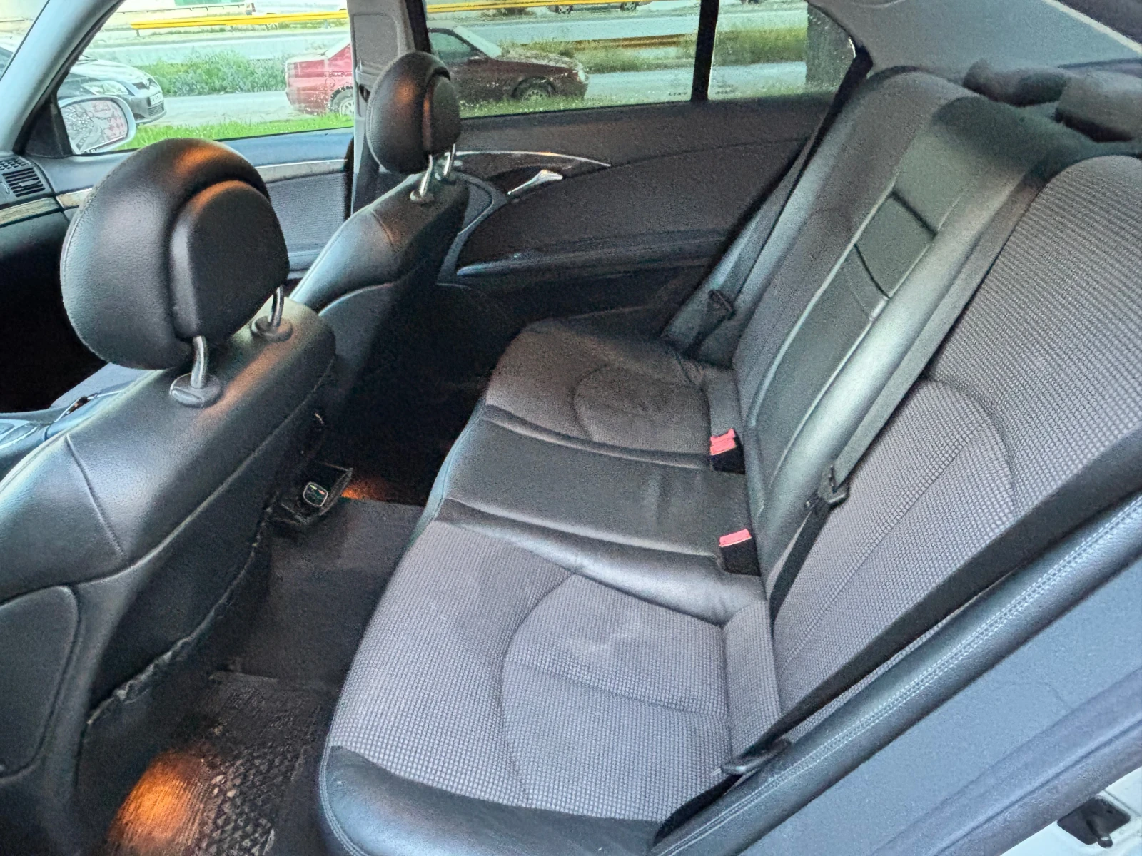 Mercedes-Benz E 270, снимка 7 - Автомобили и джипове - 54544437