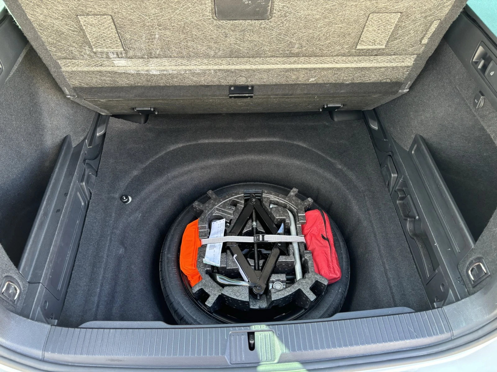VW Passat ELEGANCE 2.0TDI, снимка 7 - Автомобили и джипове - 54570775