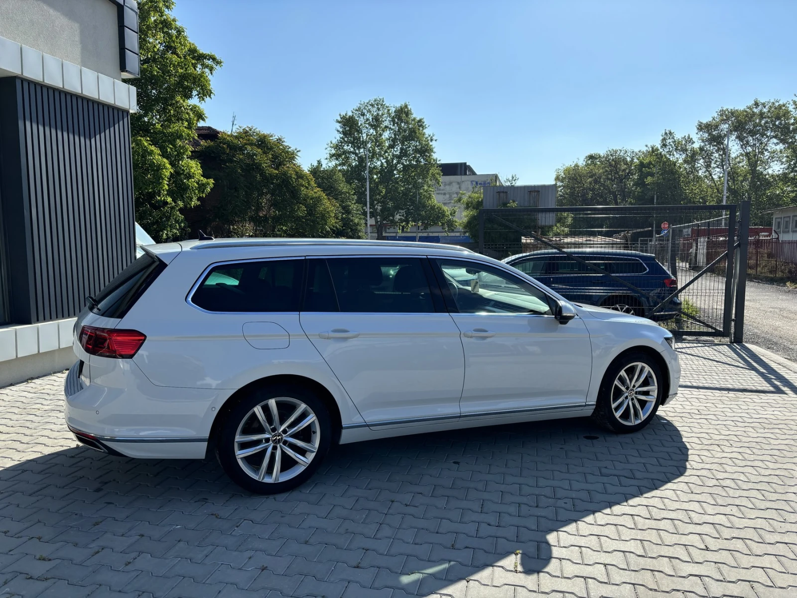 VW Passat ELEGANCE 2.0TDI, снимка 5 - Автомобили и джипове - 54570775