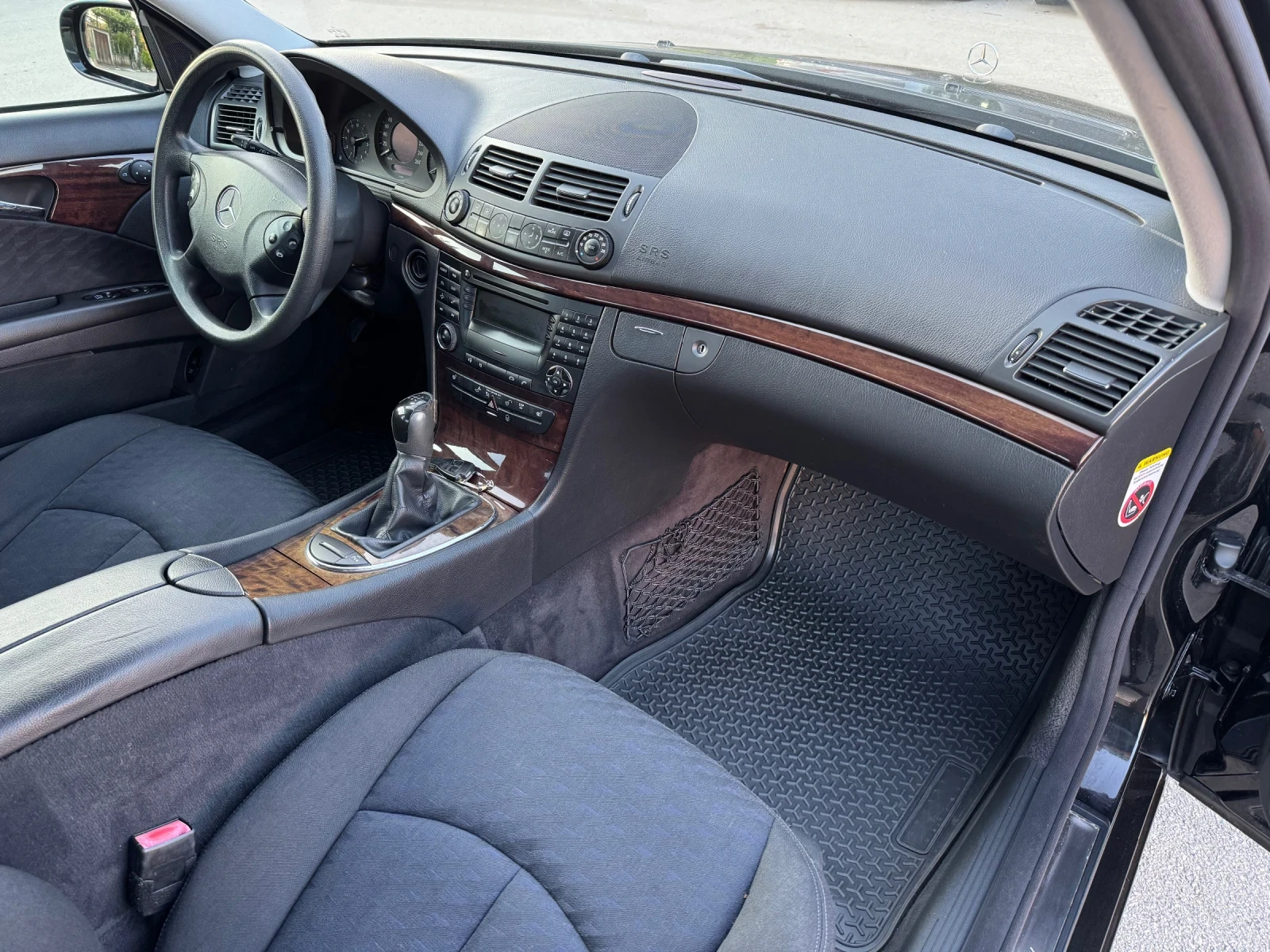 Mercedes-Benz E 200, снимка 11 - Автомобили и джипове - 54749281