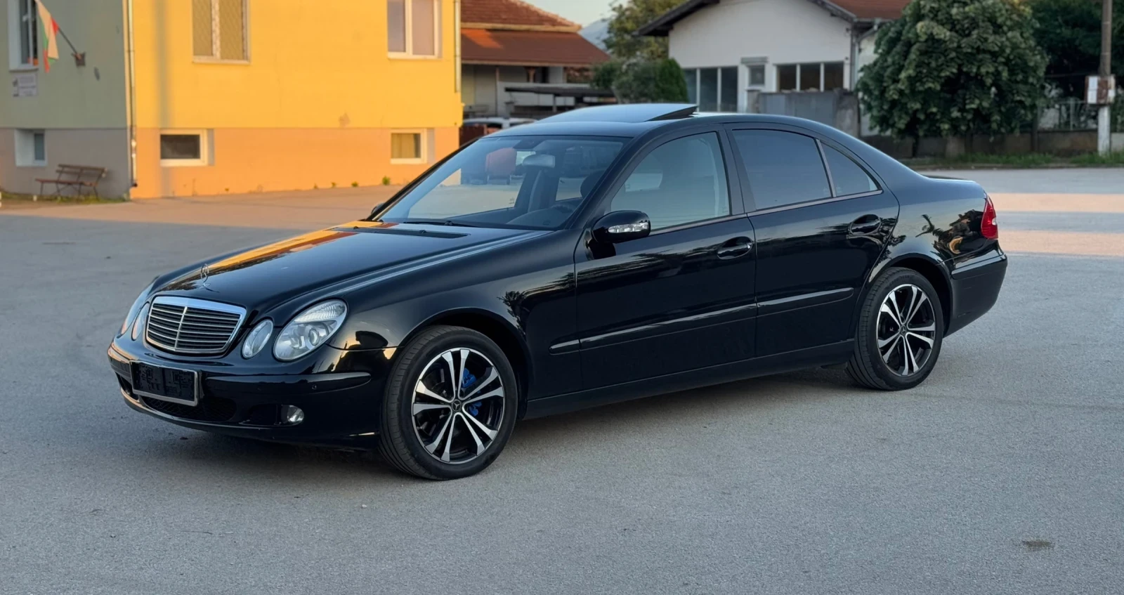Mercedes-Benz E 200, снимка 2 - Автомобили и джипове - 54749281