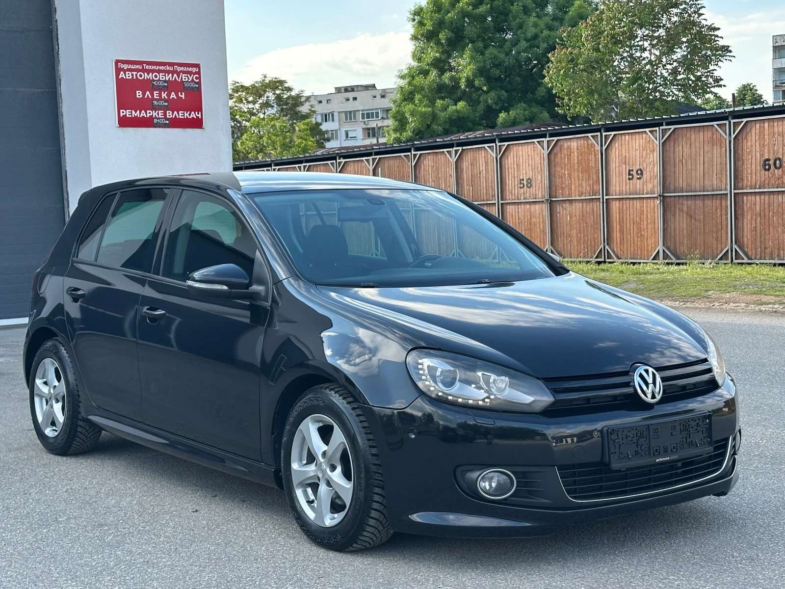 VW Golf 1.6TDI R-Line, снимка 7 - Автомобили и джипове - 54777235