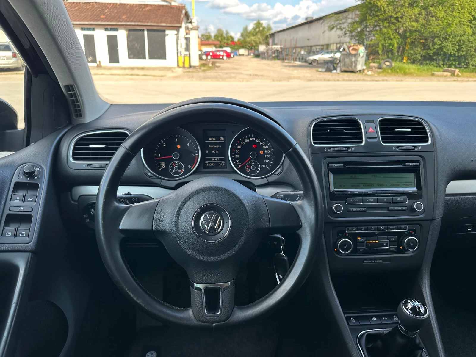 VW Golf 1.6TDI R-Line, снимка 14 - Автомобили и джипове - 54777235