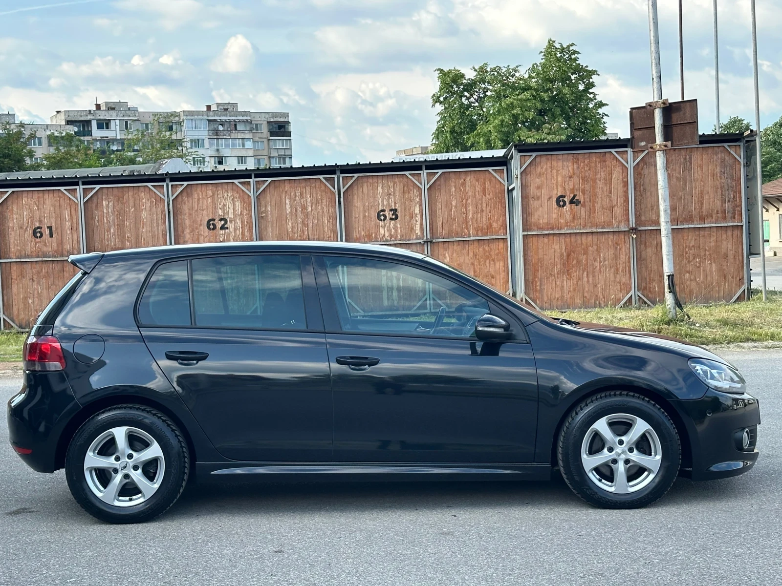 VW Golf 1.6TDI R-Line, снимка 6 - Автомобили и джипове - 54777235