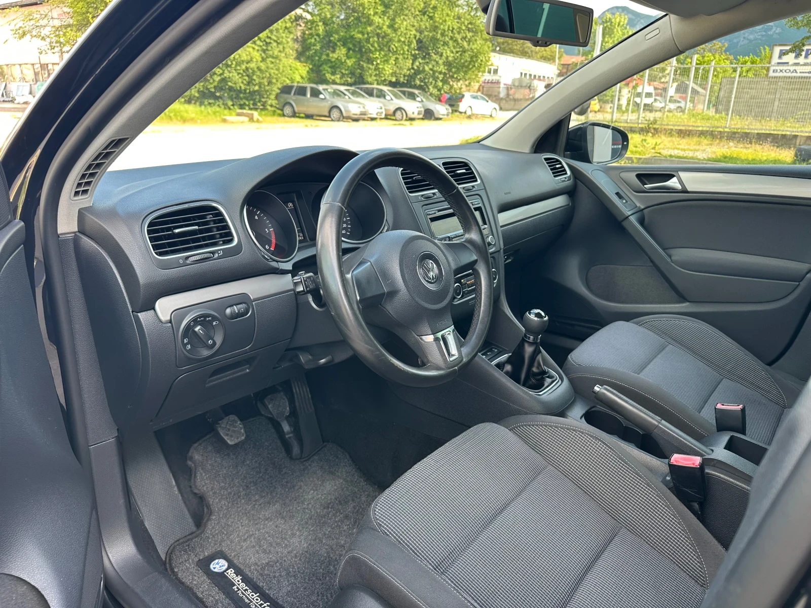VW Golf 1.6TDI R-Line, снимка 9 - Автомобили и джипове - 54777235