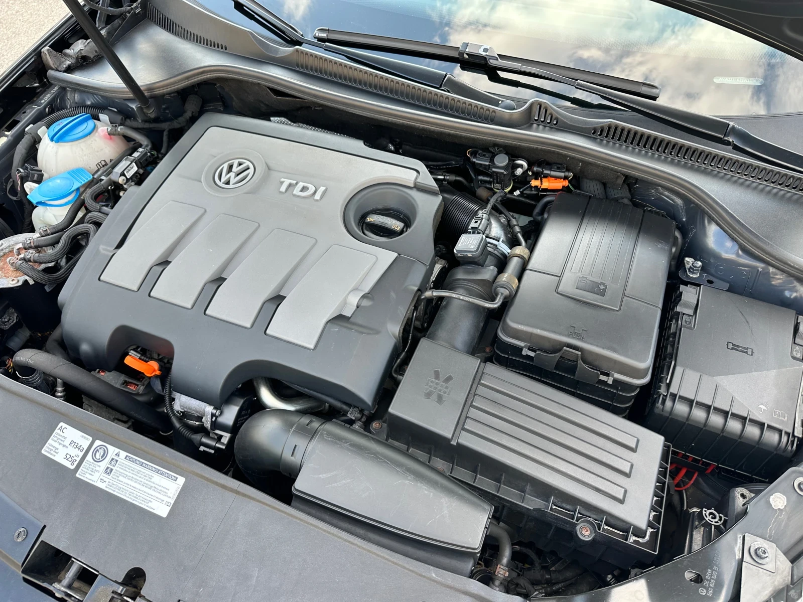 VW Golf 1.6TDI R-Line, снимка 15 - Автомобили и джипове - 54777235
