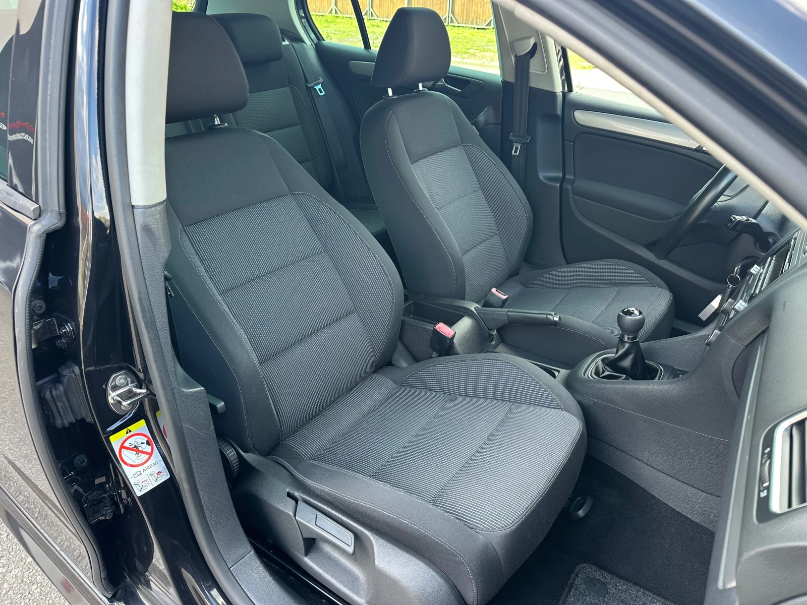 VW Golf 1.6TDI R-Line, снимка 11 - Автомобили и джипове - 54777235