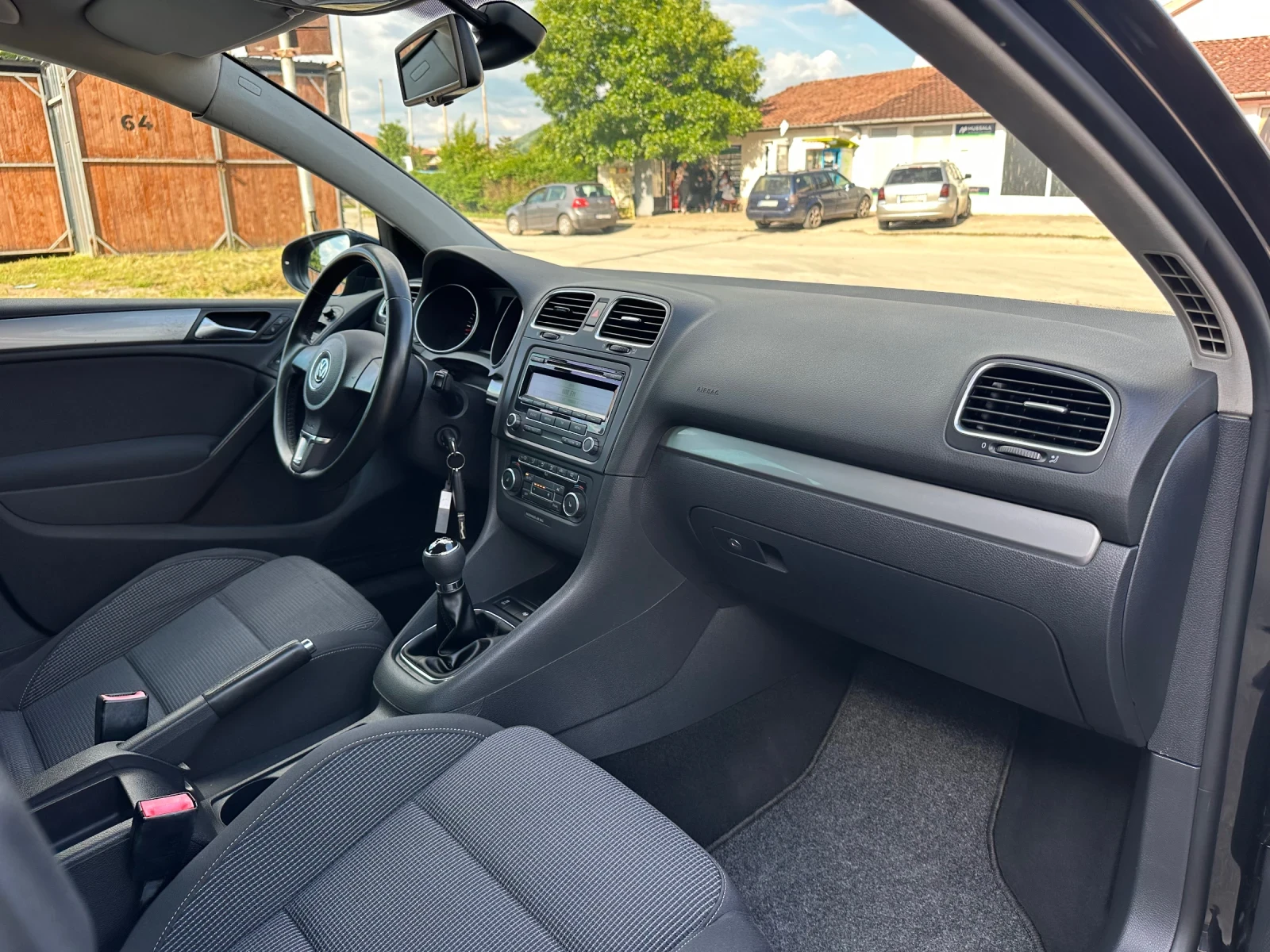 VW Golf 1.6TDI R-Line, снимка 10 - Автомобили и джипове - 54777235