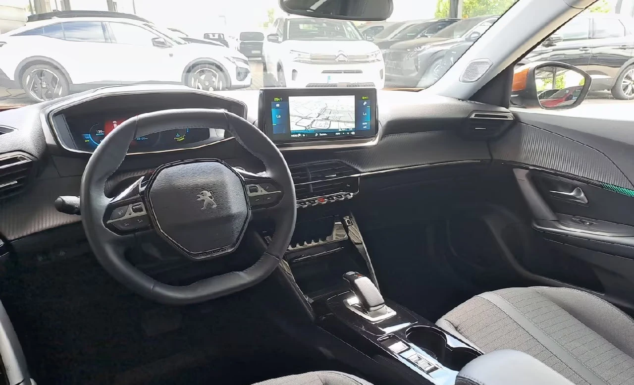 Peugeot 2008 e/ALLURE/136HP/NAVI/CAM/LED/KLESS/639z, снимка 8 - Автомобили и джипове - 55429811