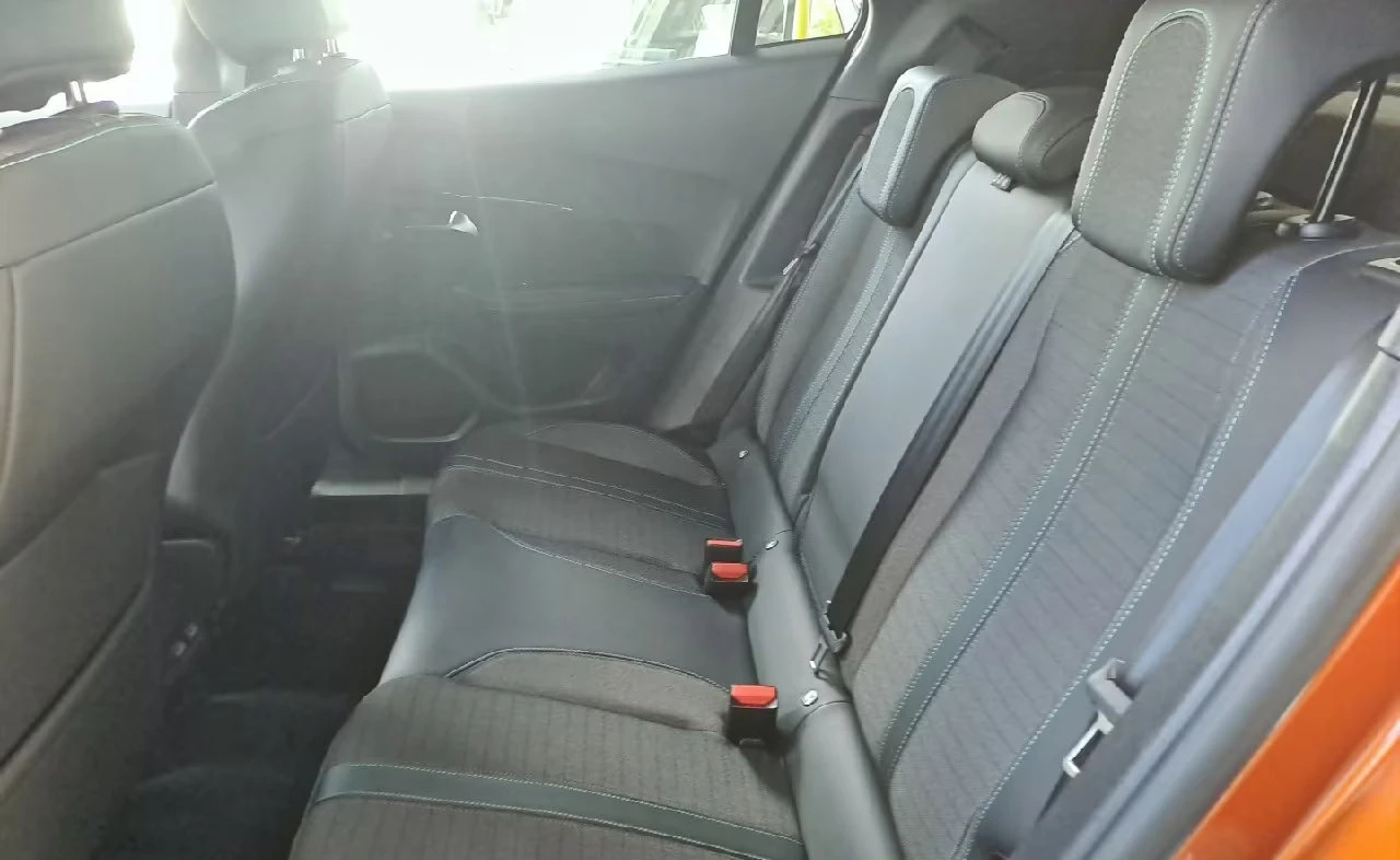 Peugeot 2008 e/ALLURE/136HP/NAVI/CAM/LED/KLESS/639z, снимка 9 - Автомобили и джипове - 55429811