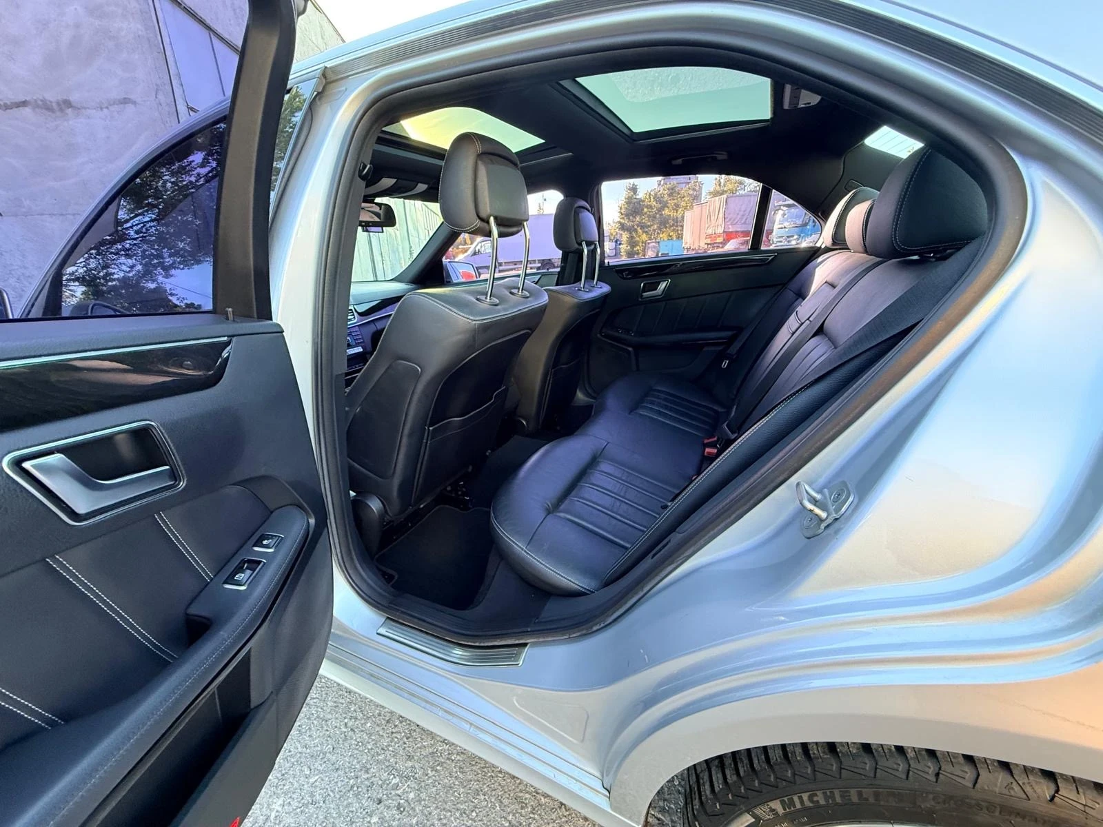 Mercedes-Benz E 300 Panorama 4MATIC, снимка 8 - Автомобили и джипове - 56289007