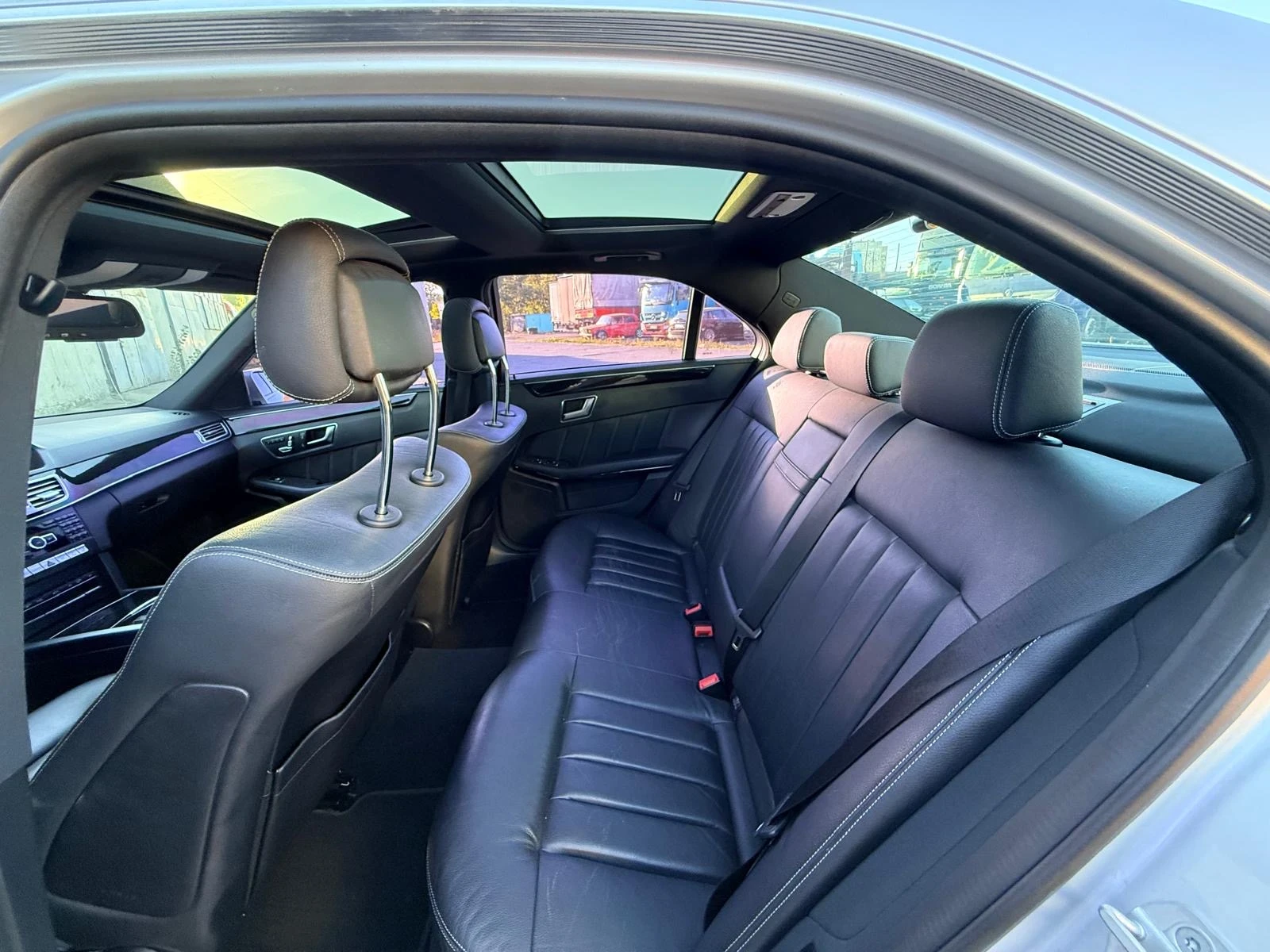 Mercedes-Benz E 300 Panorama 4MATIC, снимка 7 - Автомобили и джипове - 56289007