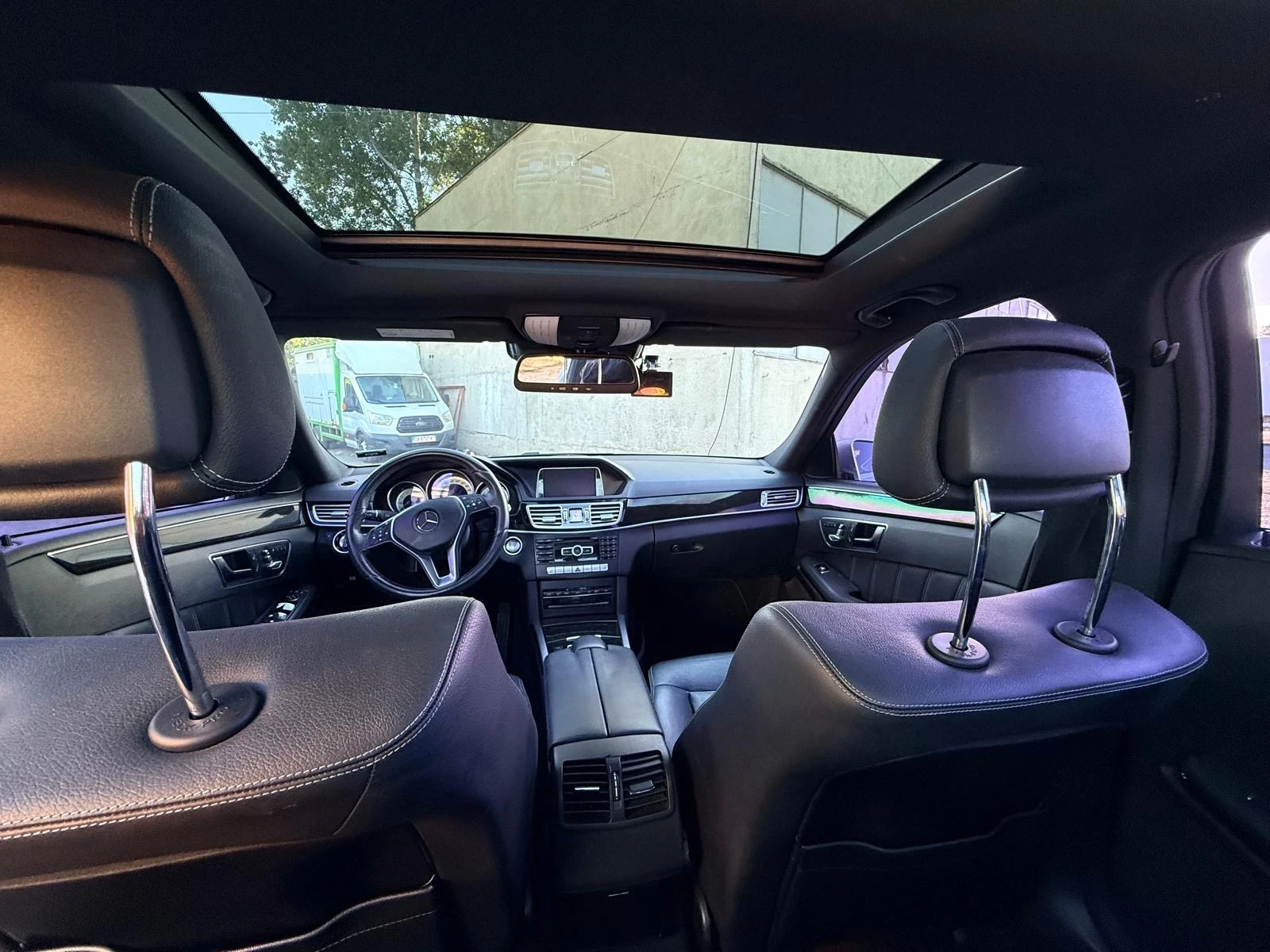 Mercedes-Benz E 300 Panorama 4MATIC, снимка 6 - Автомобили и джипове - 56289007