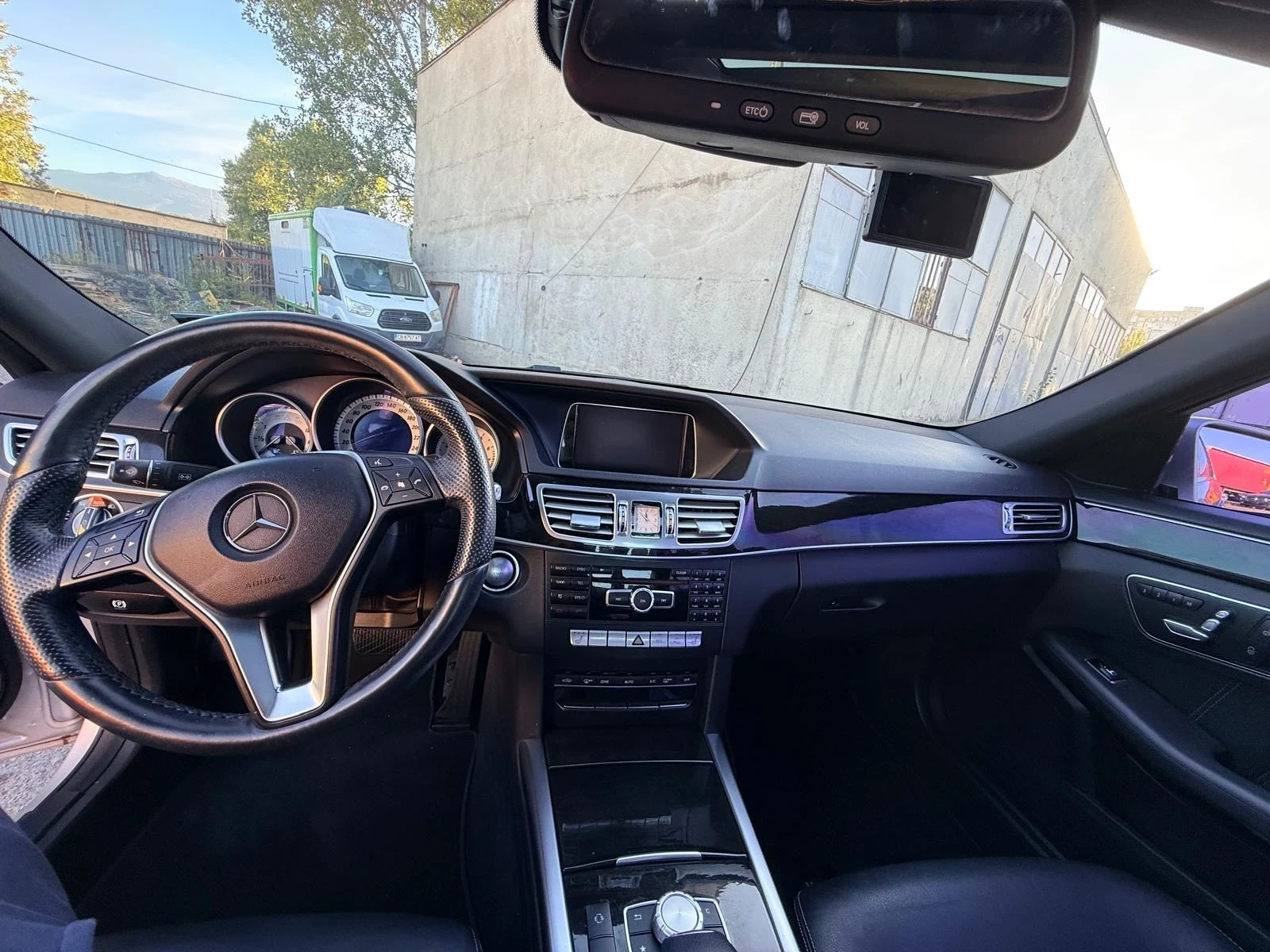 Mercedes-Benz E 300 Panorama 4MATIC, снимка 14 - Автомобили и джипове - 56289007