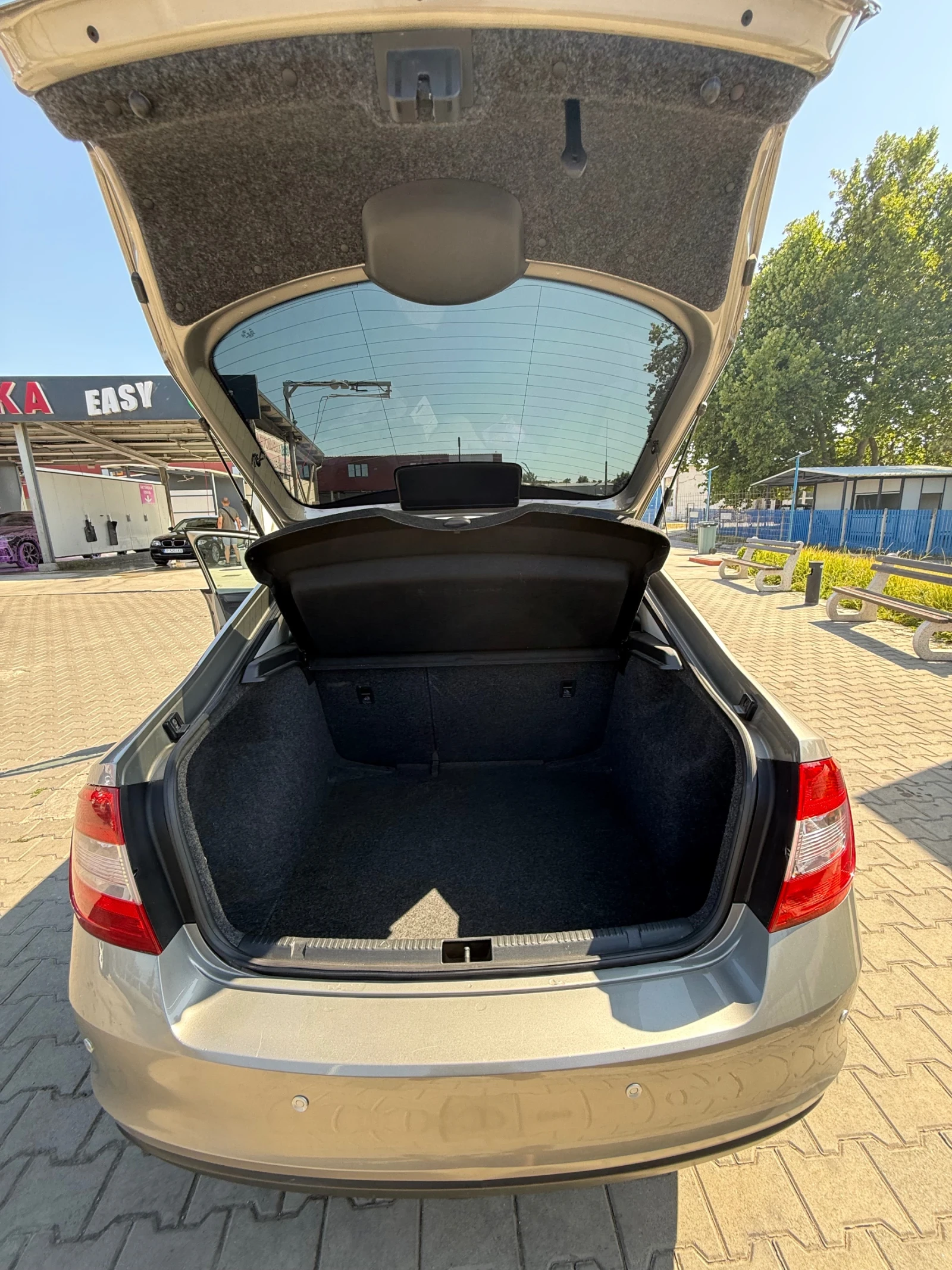 Skoda Rapid, снимка 12 - Автомобили и джипове - 55782457