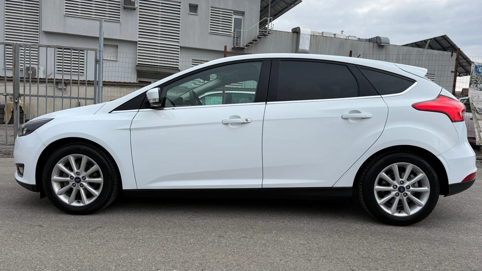 Ford Focus 1.6 i LPG BRC Titanium, снимка 4 - Автомобили и джипове - 56637066