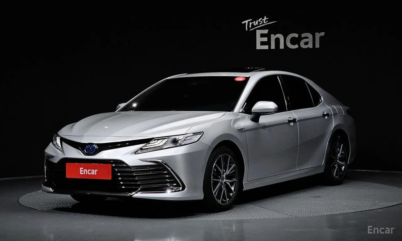 Toyota Camry * 2.5 XLE Hybrid * 