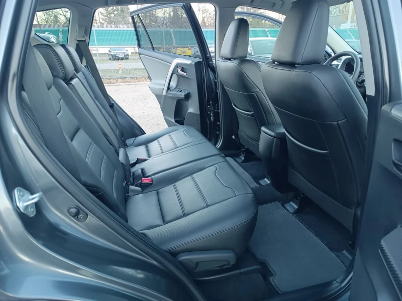 Toyota Rav4 2.0i Автоматик ! Кожен салон ! Навигация !, снимка 13 - Автомобили и джипове - 52964744