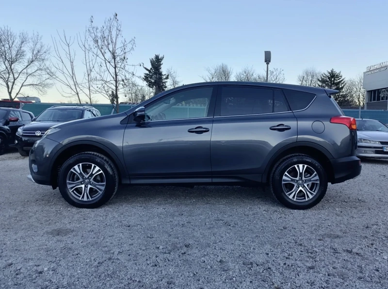 Toyota Rav4 2.0i Автоматик ! Кожен салон ! Навигация !, снимка 2 - Автомобили и джипове - 52964744