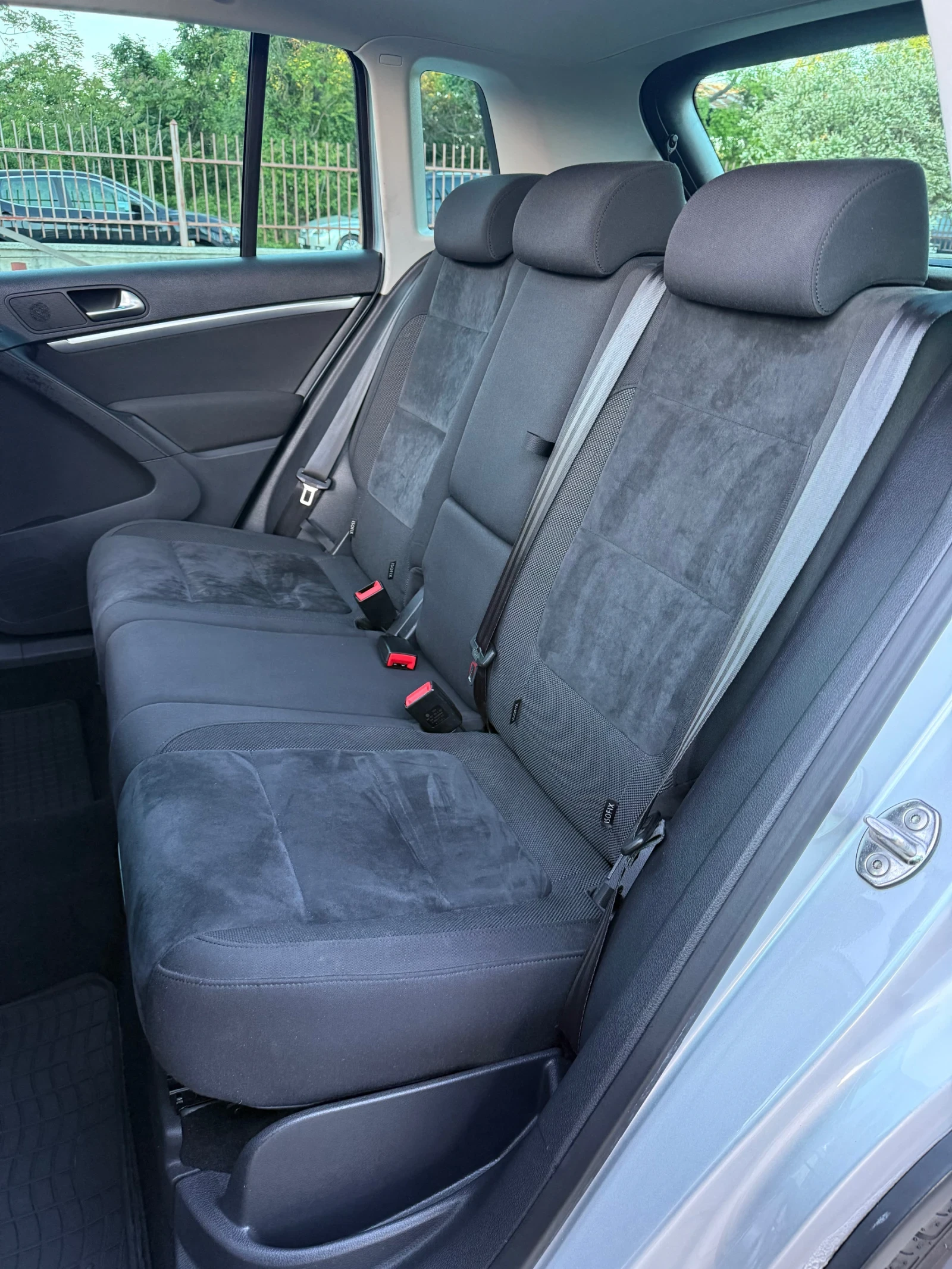 VW Tiguan 2.0 4motion* перфектен* панорама, снимка 15 - Автомобили и джипове - 54559965