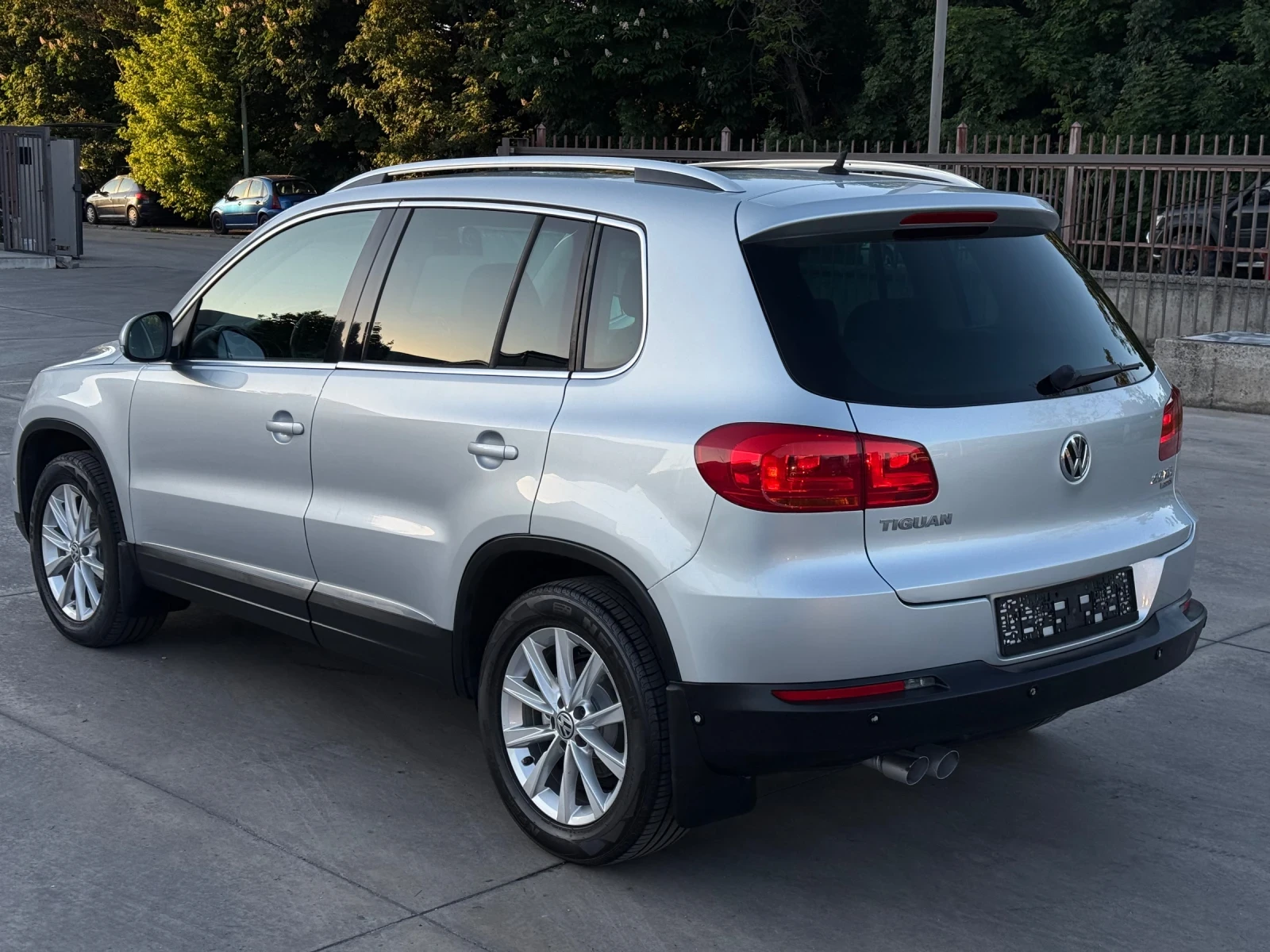 VW Tiguan 2.0 4motion* перфектен* панорама, снимка 7 - Автомобили и джипове - 54559965