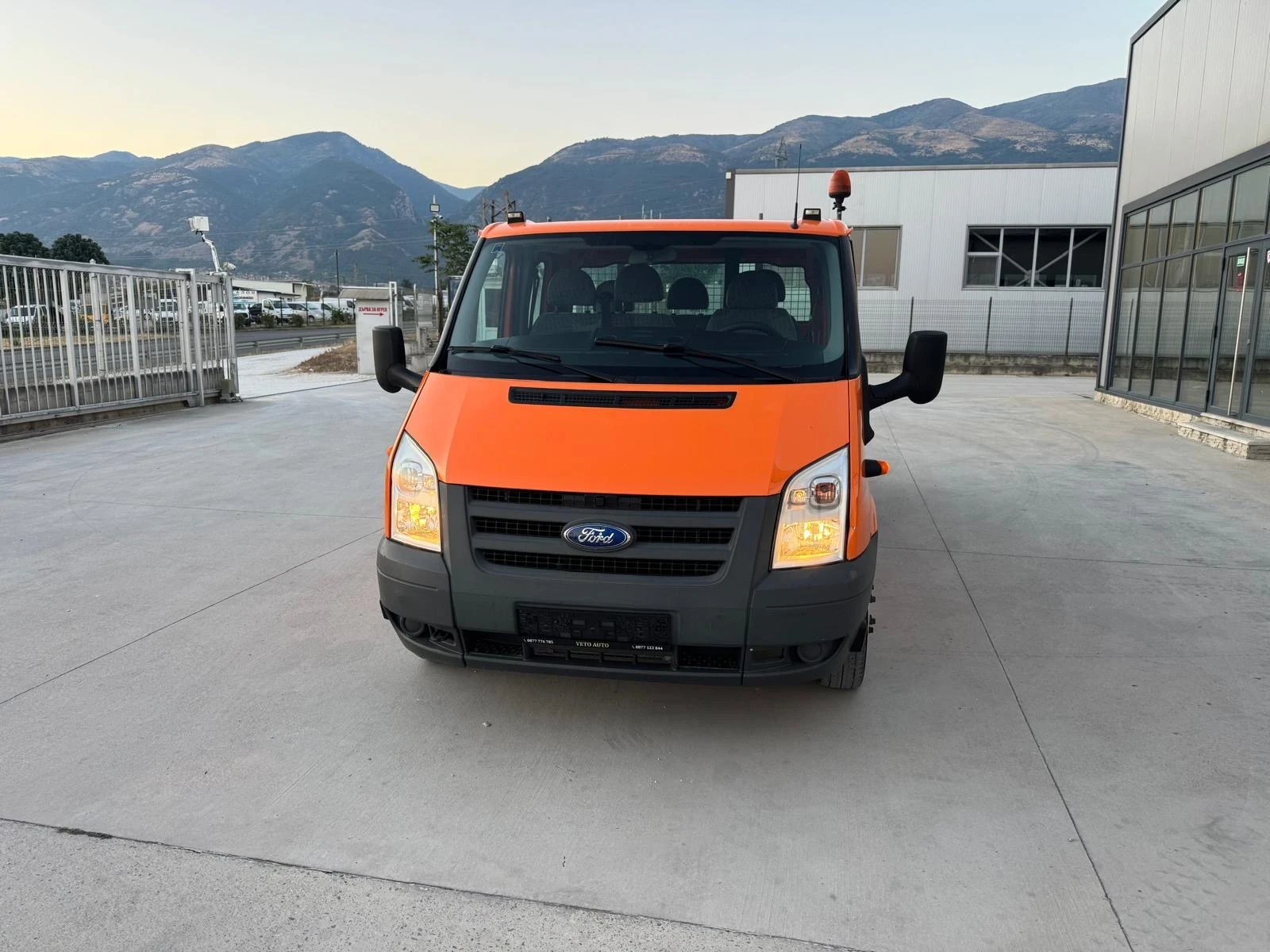 Ford Transit Бордови/6 скорости/2-на гума/ЛИЗИНГ!, снимка 2 - Бусове и автобуси - 55742794