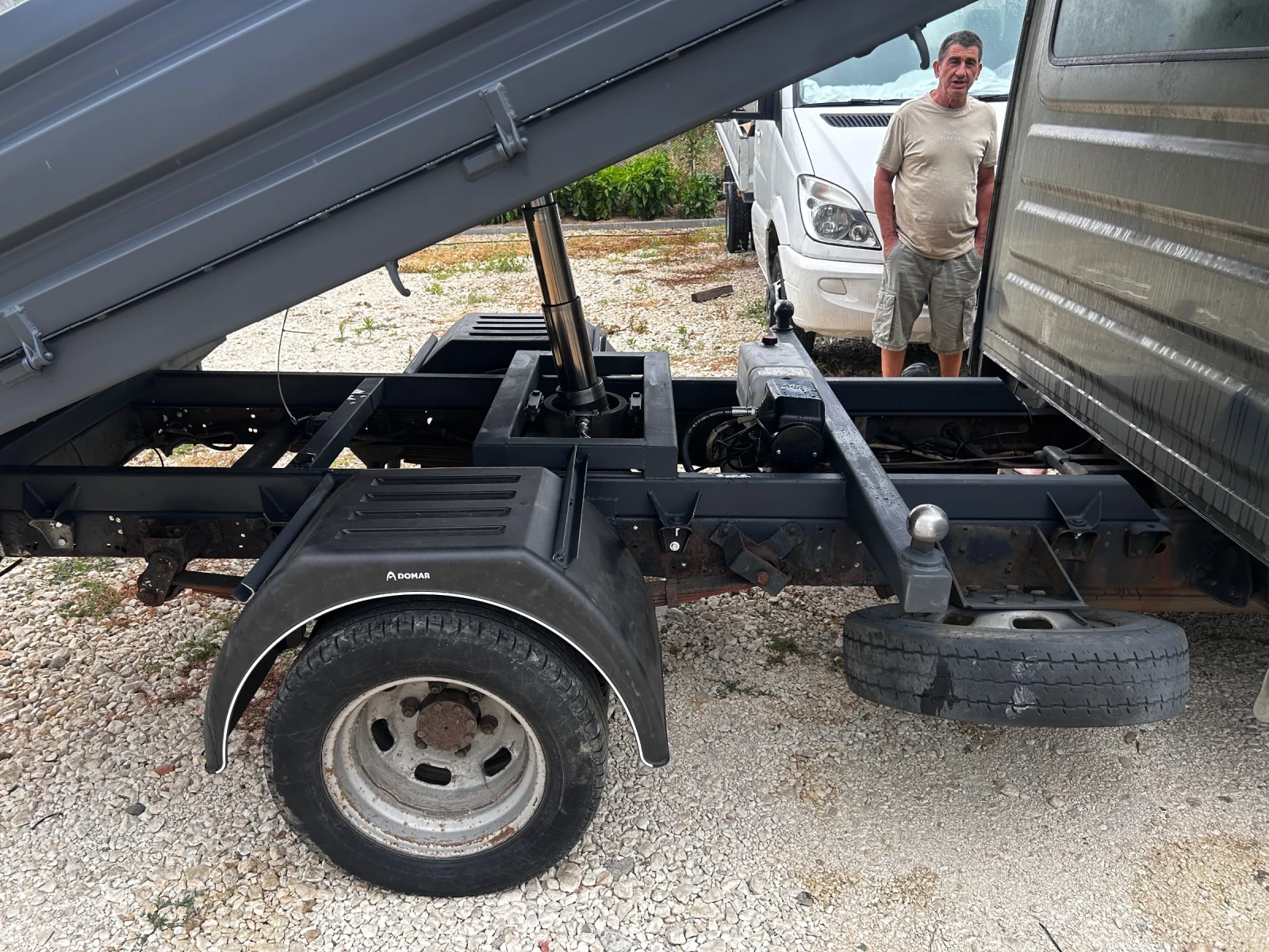Iveco 35c17 3.0, 170 к.с., климатик, чисто нов, кош, тристране, снимка 14 - Бусове и автобуси - 55891014