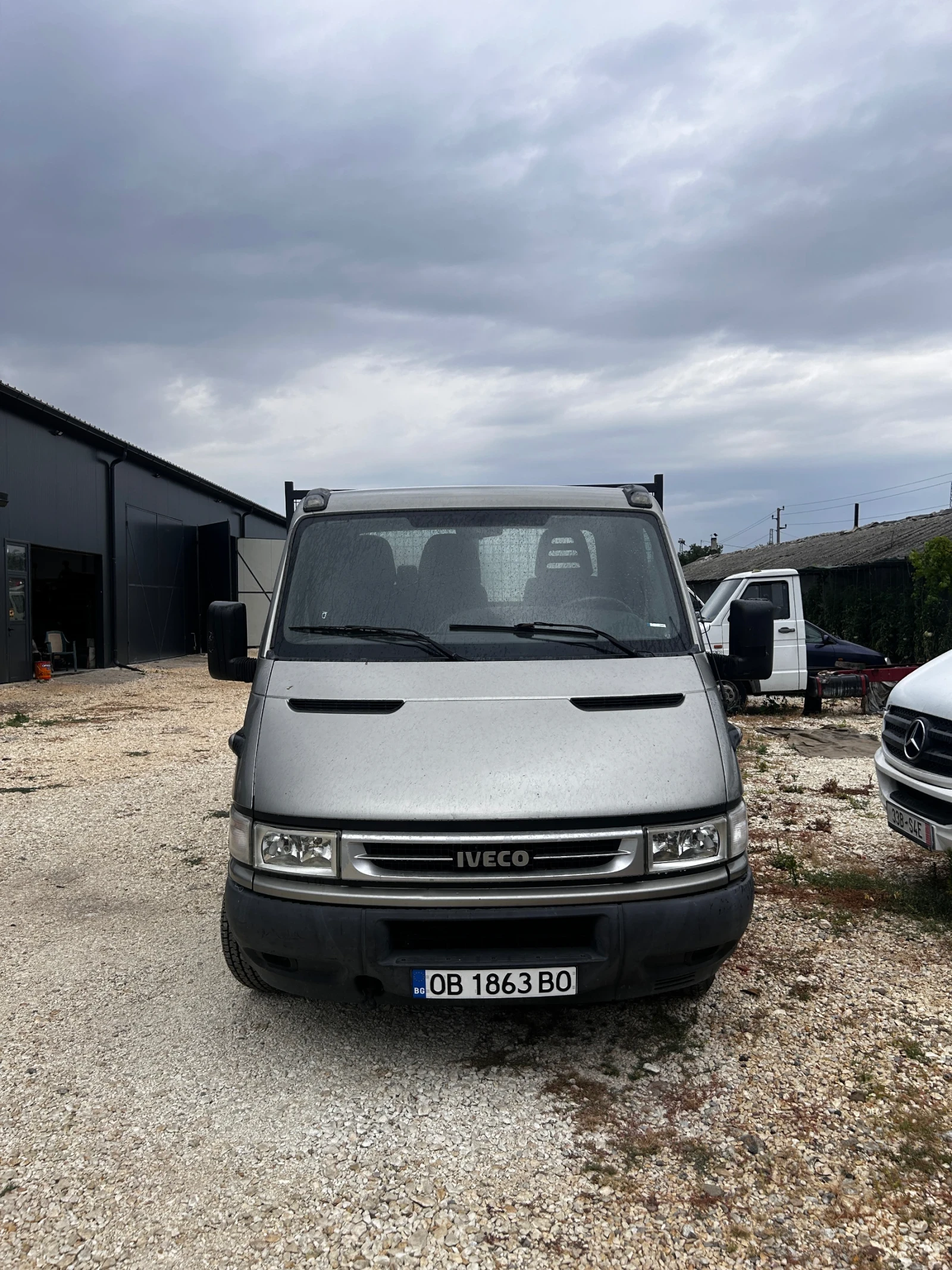 Iveco 35c17 3.0, 170 к.с., климатик, чисто нов, кош, тристране, снимка 2 - Бусове и автобуси - 55891014