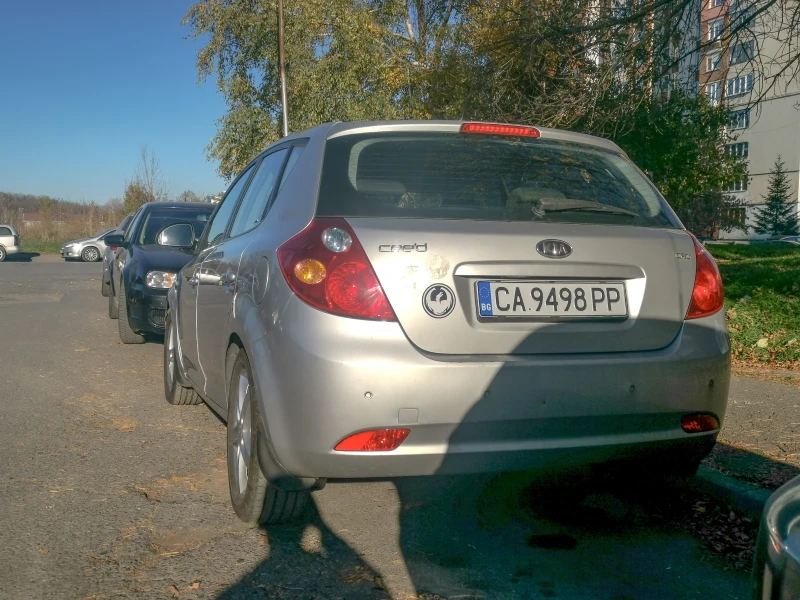 Kia Ceed CRDI, снимка 2 - Автомобили и джипове - 47210731