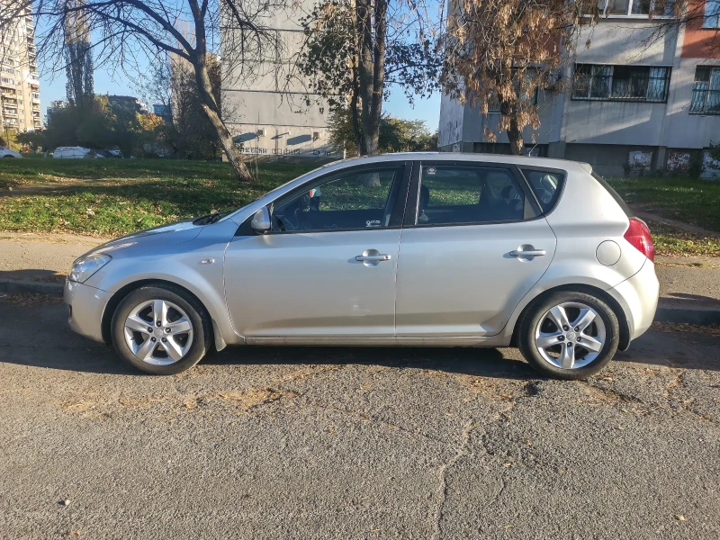 Kia Ceed CRDI, снимка 1 - Автомобили и джипове - 47210731