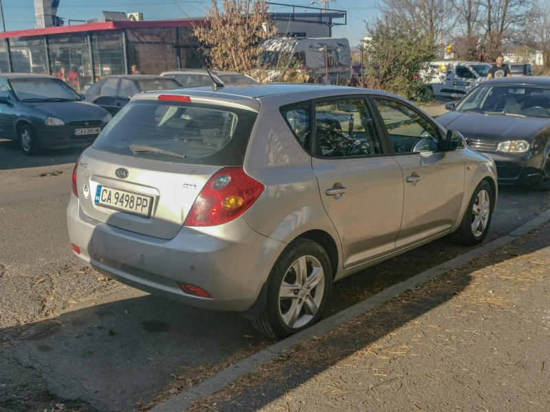 Kia Ceed CRDI, снимка 3 - Автомобили и джипове - 47210731