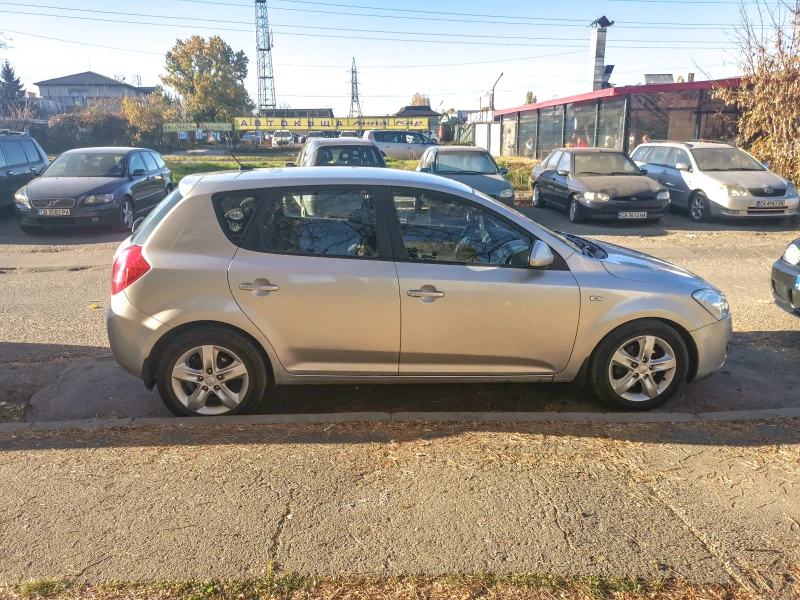 Kia Ceed CRDI, снимка 4 - Автомобили и джипове - 47210731