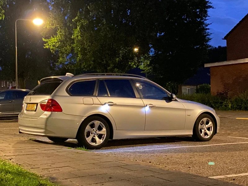 BMW 318 2.0D 122k.c., снимка 17 - Автомобили и джипове - 48690855