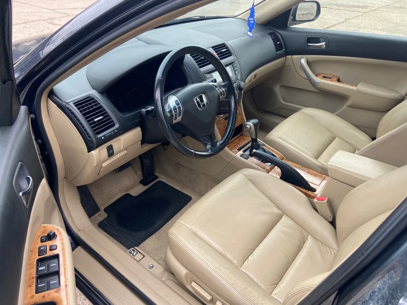 Honda Accord Executive 2.4i Автоматик, снимка 7 - Автомобили и джипове - 48044409