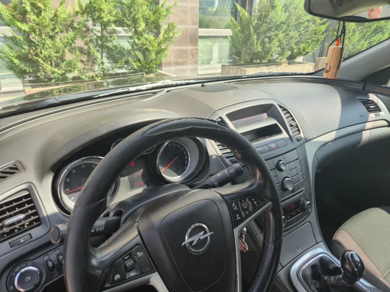Opel Insignia 1.8 , снимка 6 - Автомобили и джипове - 51991311