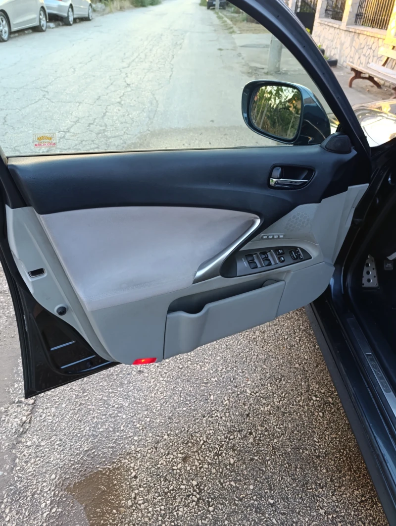 Lexus IS 250 Sport, снимка 9 - Автомобили и джипове - 52817942