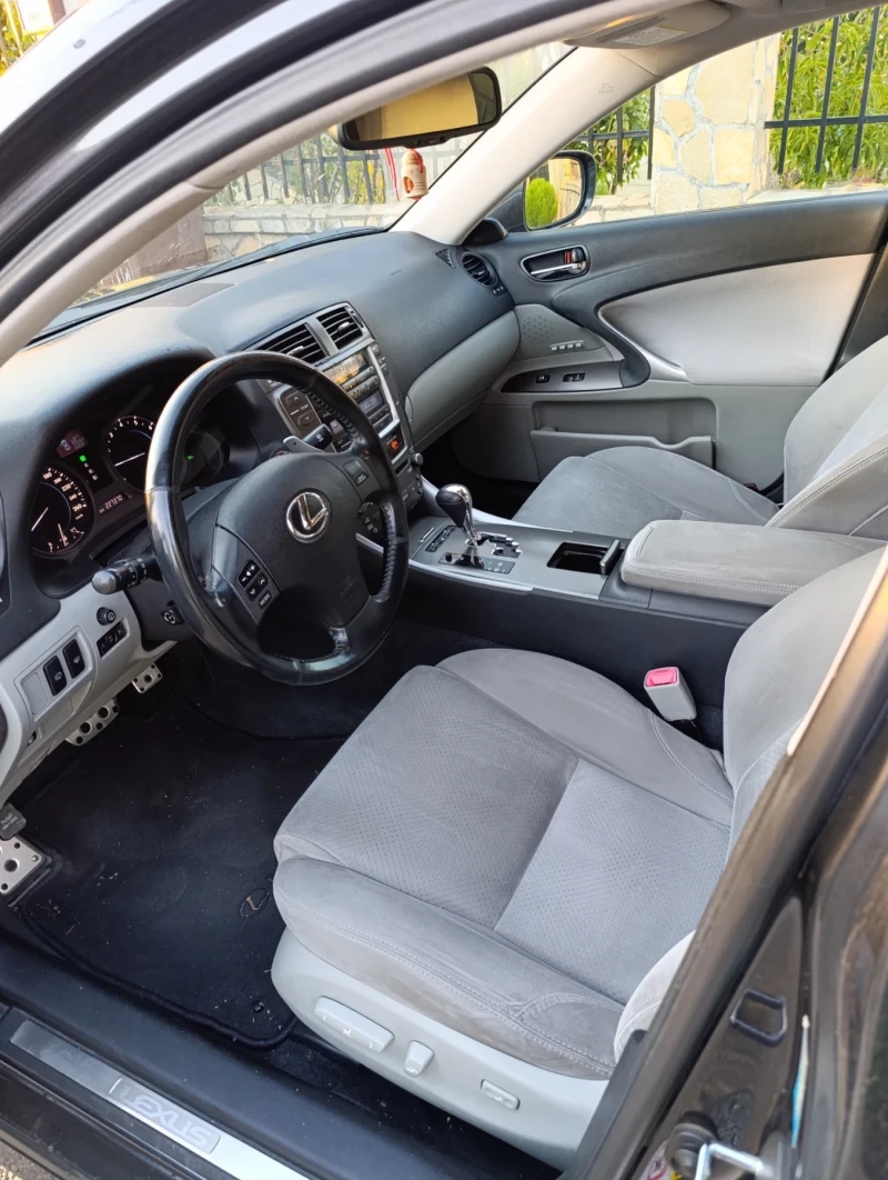 Lexus IS 250 Sport, снимка 8 - Автомобили и джипове - 52817942