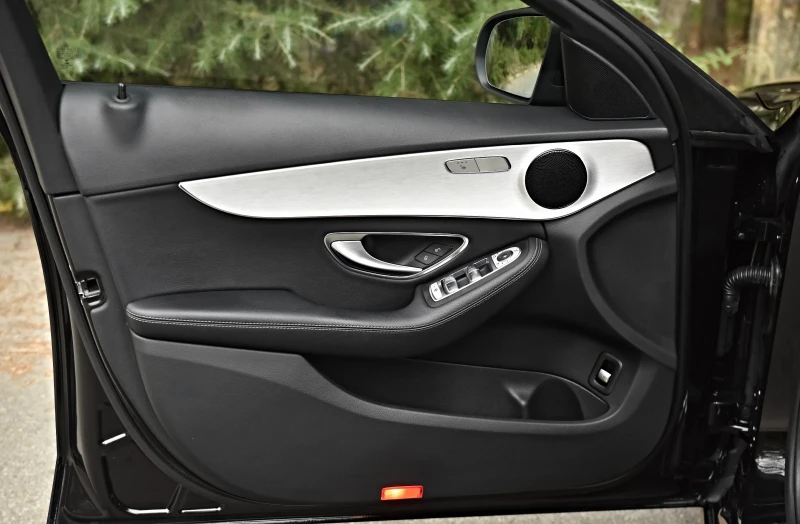 Mercedes-Benz C 220 d * NAVI* LED* BSA* KEYLESS* CAMERA, снимка 8 - Автомобили и джипове - 51871243