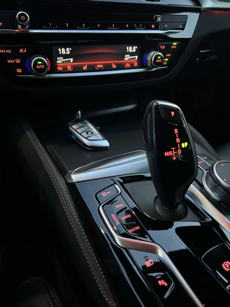 BMW 545 e xDrive M-Sport, снимка 13 - Автомобили и джипове - 52032028