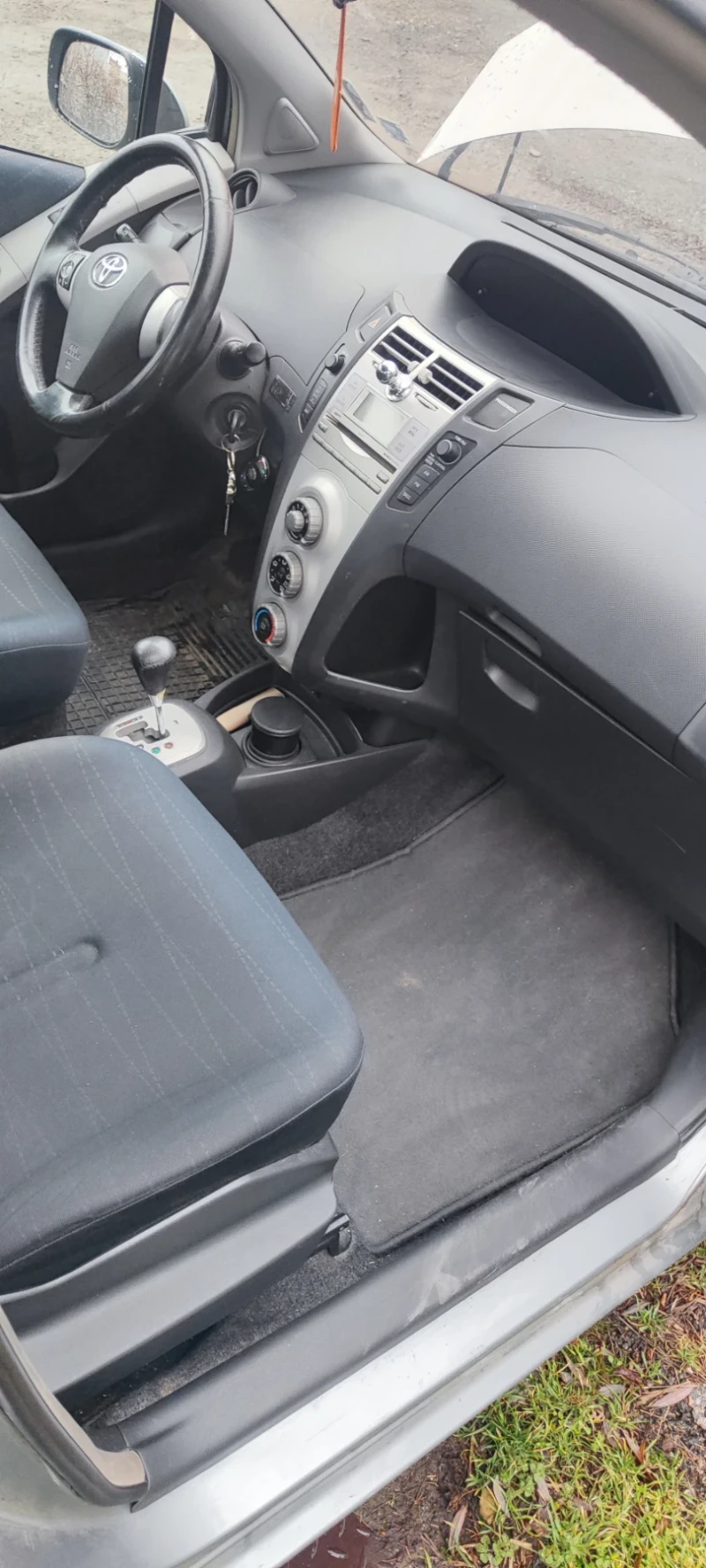 Toyota Yaris, снимка 9 - Автомобили и джипове - 53050914