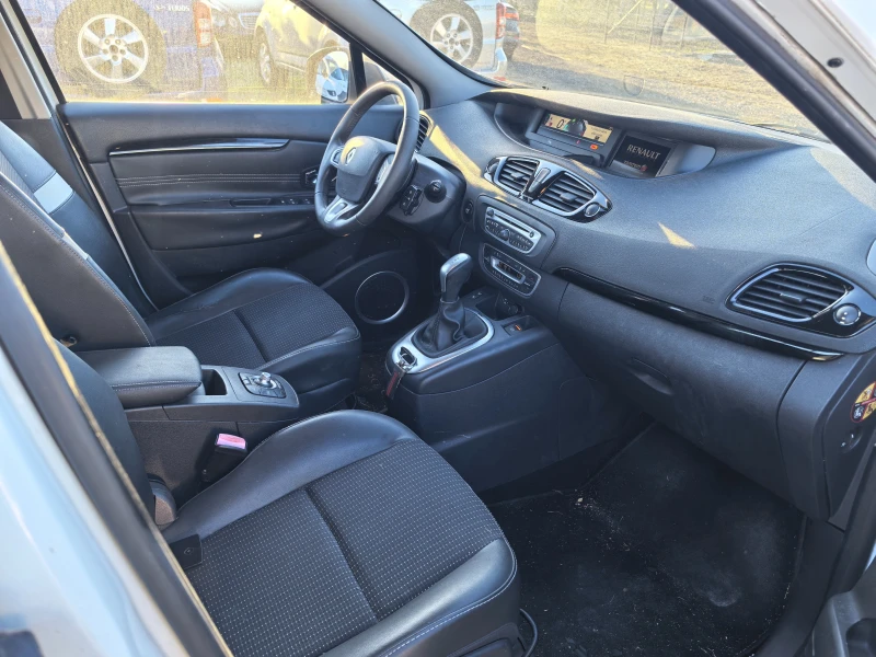 Renault Scenic 1.5 dci, снимка 10 - Автомобили и джипове - 53167121
